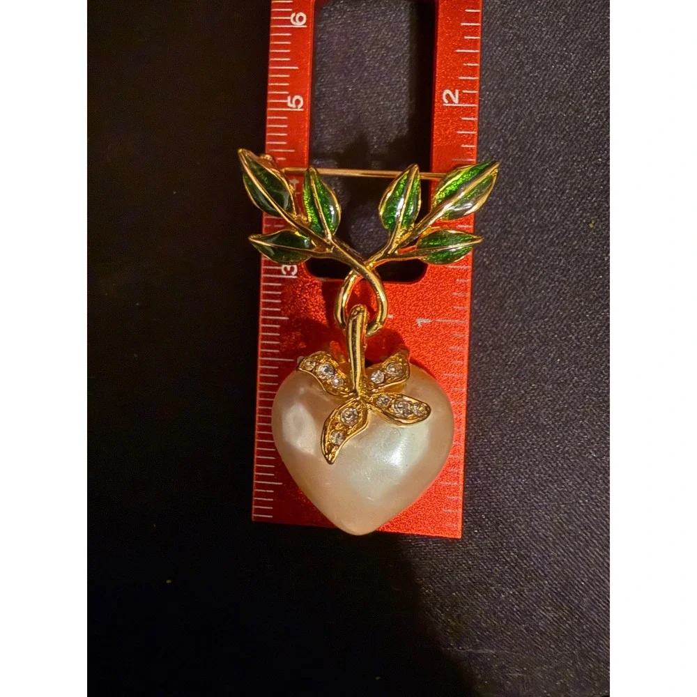 Joan Rivers Classics Collection Vintage Dangle Heart Brooch Green Enamel Gold